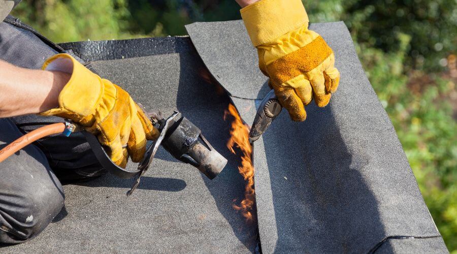 Professional gutter cleaning in Hobson, MT